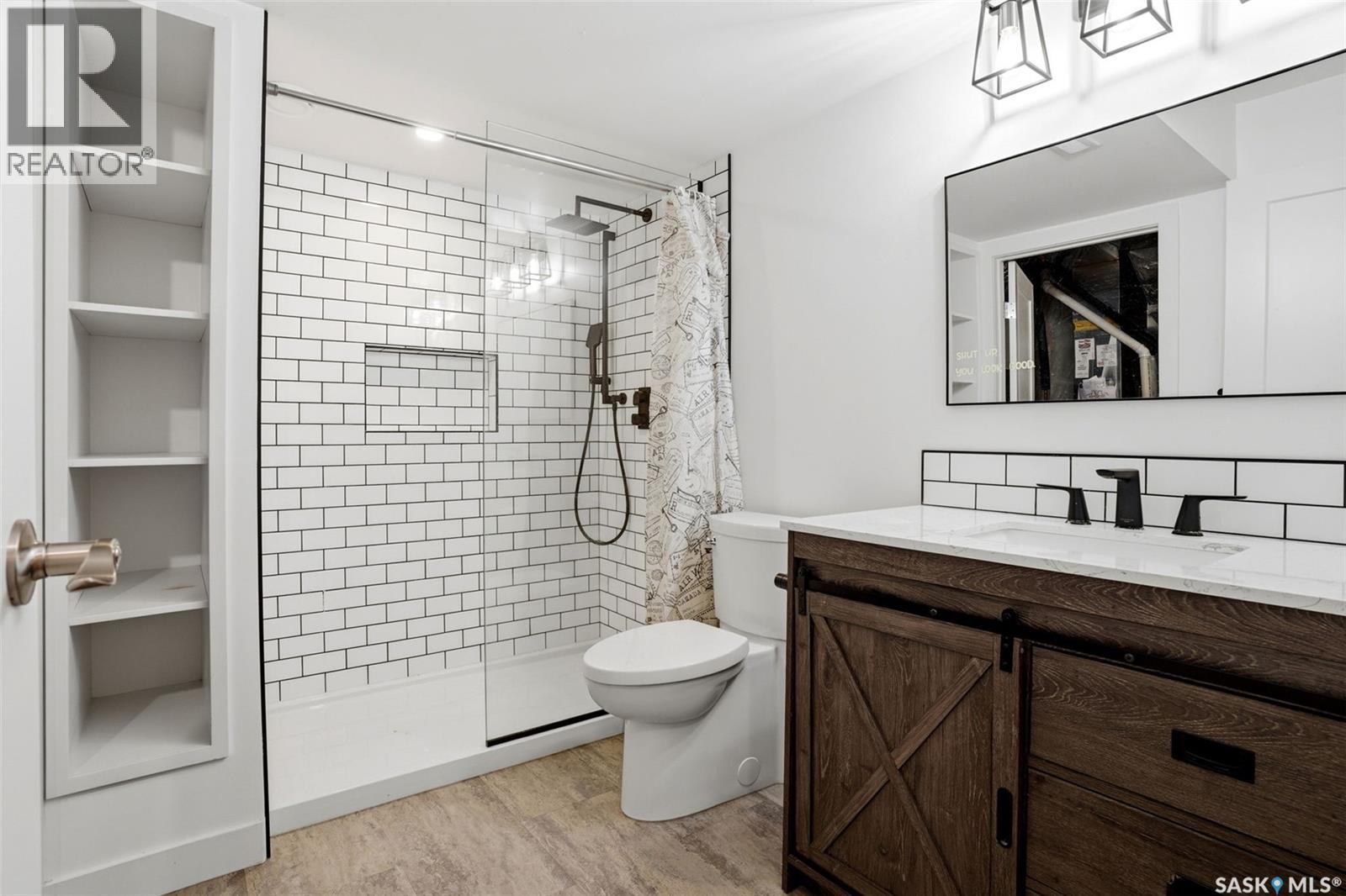 1760 Mustard Street, Regina, SK - Indoor Photo Showing Bathroom