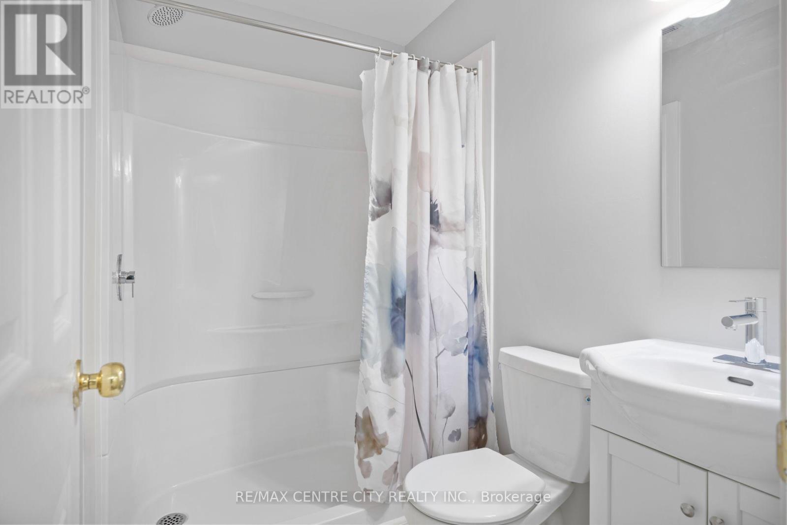 52 Donker Drive, St. Thomas, ON - Indoor Photo Showing Bathroom