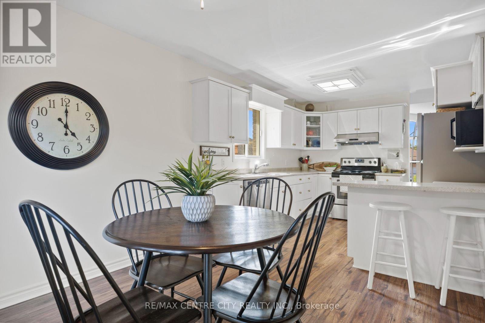 52 Donker Drive, St. Thomas, ON - Indoor Photo Showing Dining Room