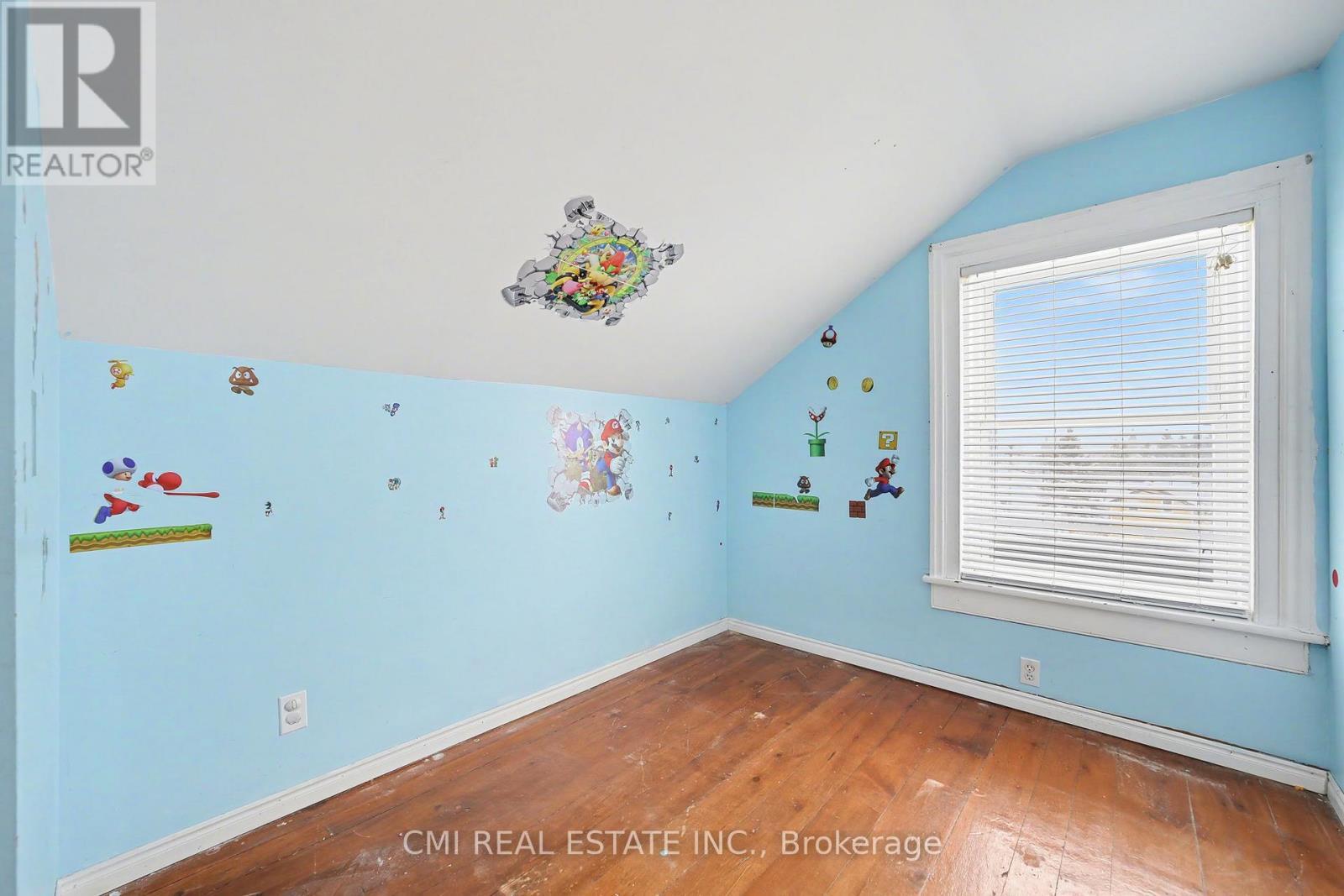 76 Main Street E, Mapleton, ON - Indoor Photo Showing Other Room