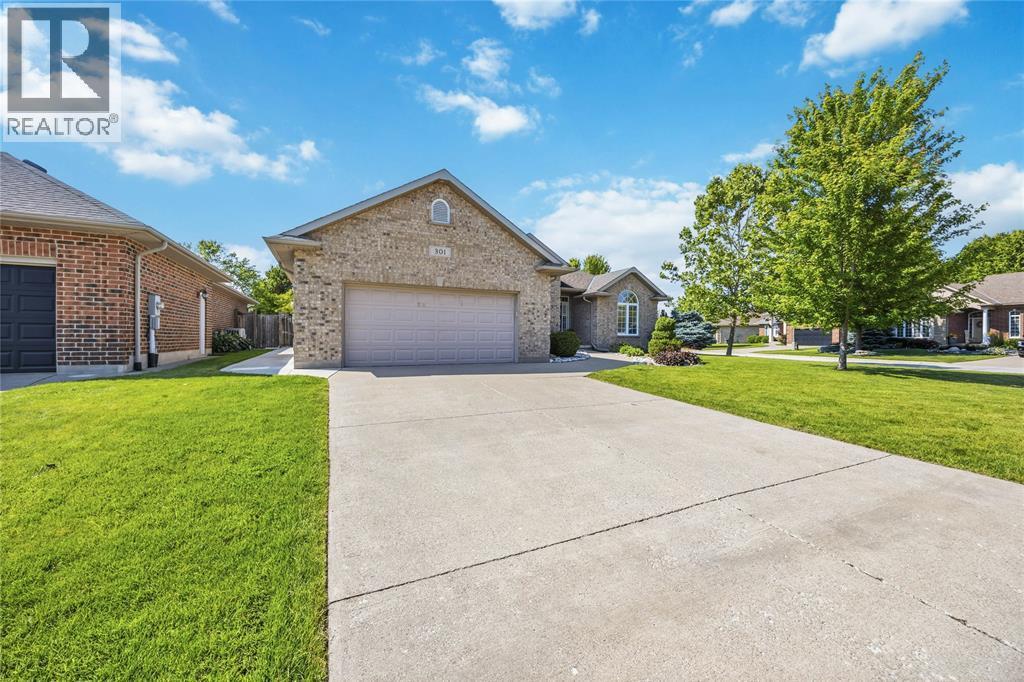 301 Eagle Way, Sarnia, ON - Outdoor With Facade