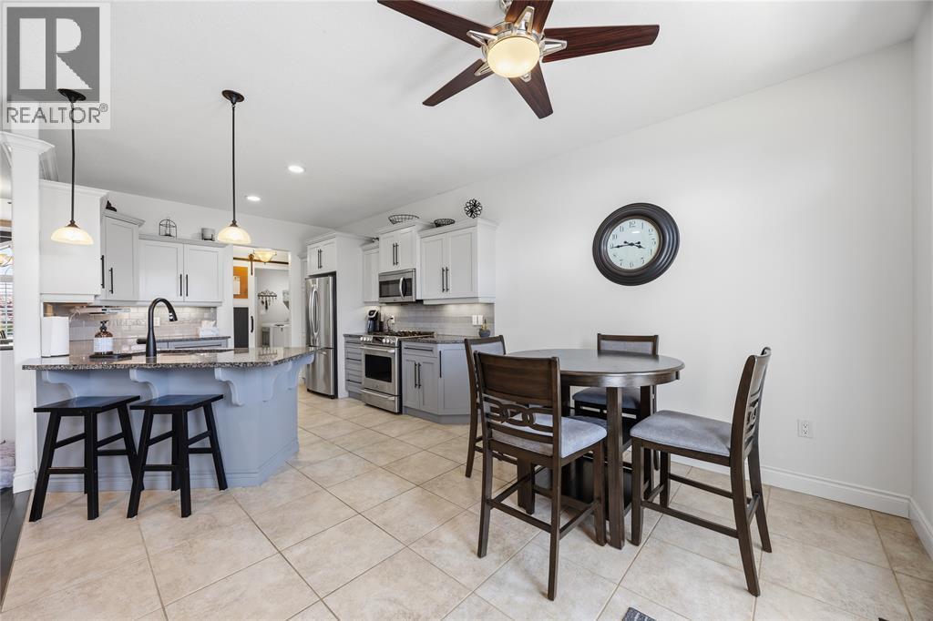 301 Eagle Way, Sarnia, ON - Indoor Photo Showing Dining Room