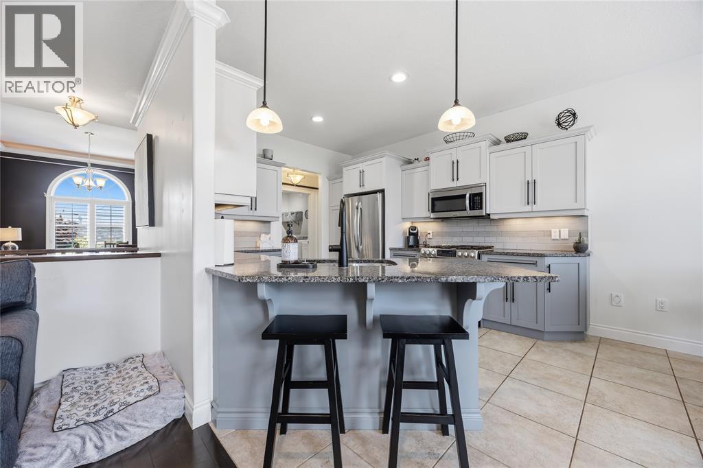 301 Eagle Way, Sarnia, ON - Indoor Photo Showing Kitchen With Upgraded Kitchen