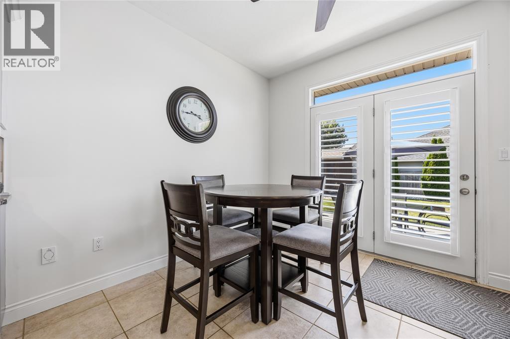 301 Eagle Way, Sarnia, ON - Indoor Photo Showing Dining Room