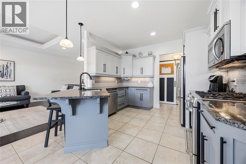 301 Eagle Way, Sarnia, ON - Indoor Photo Showing Kitchen With Upgraded Kitchen