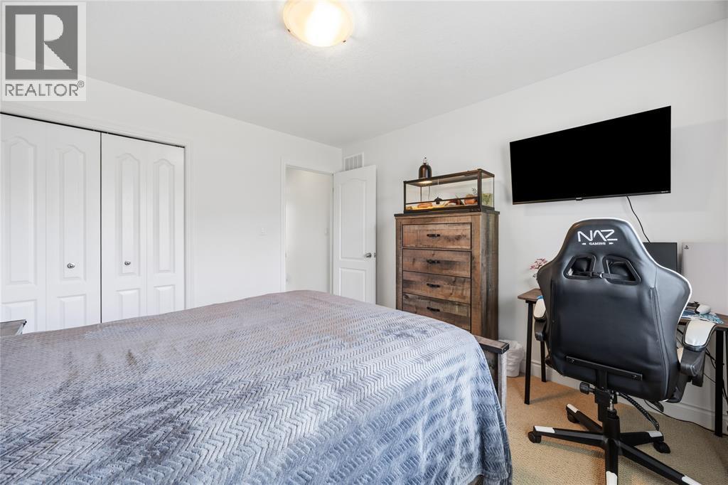 301 Eagle Way, Sarnia, ON - Indoor Photo Showing Bedroom