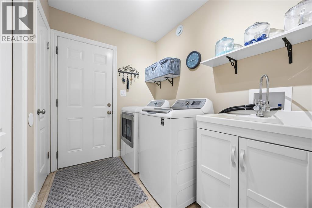 301 Eagle Way, Sarnia, ON - Indoor Photo Showing Laundry Room