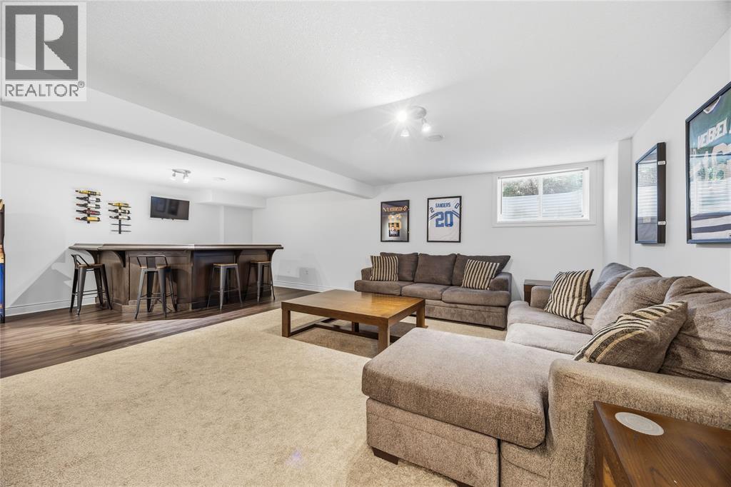 301 Eagle Way, Sarnia, ON - Indoor Photo Showing Living Room