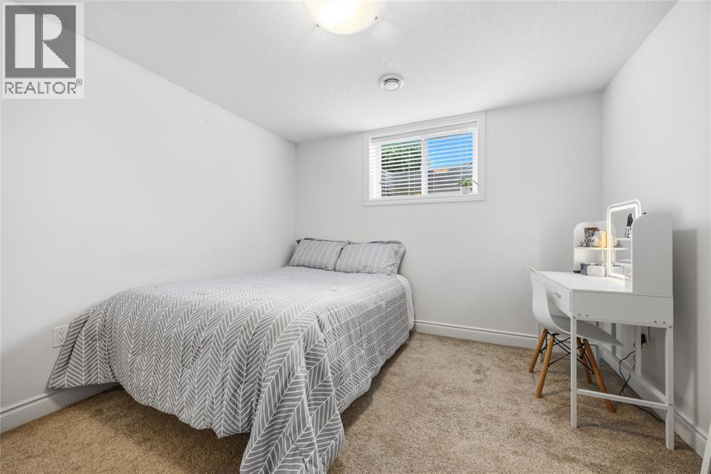 301 Eagle Way, Sarnia, ON - Indoor Photo Showing Bedroom