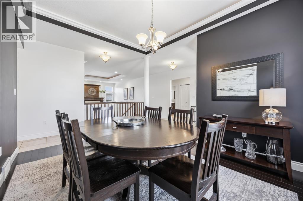 301 Eagle Way, Sarnia, ON - Indoor Photo Showing Dining Room