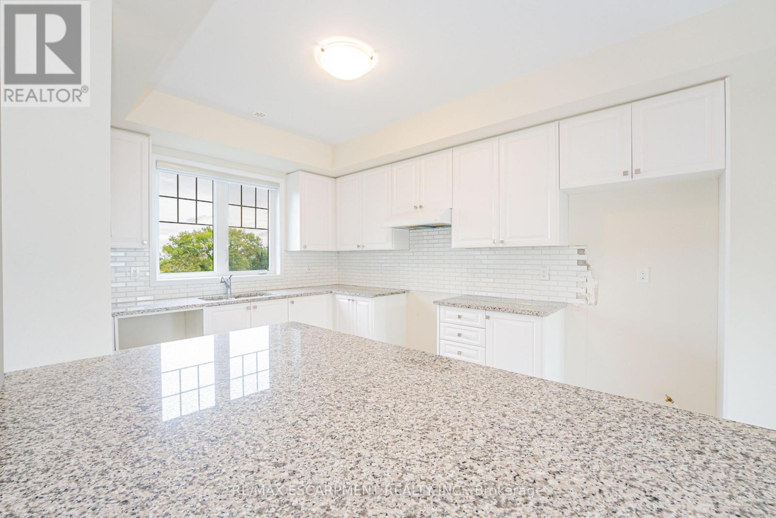 41 Utter Place, Hamilton, ON - Indoor Photo Showing Kitchen