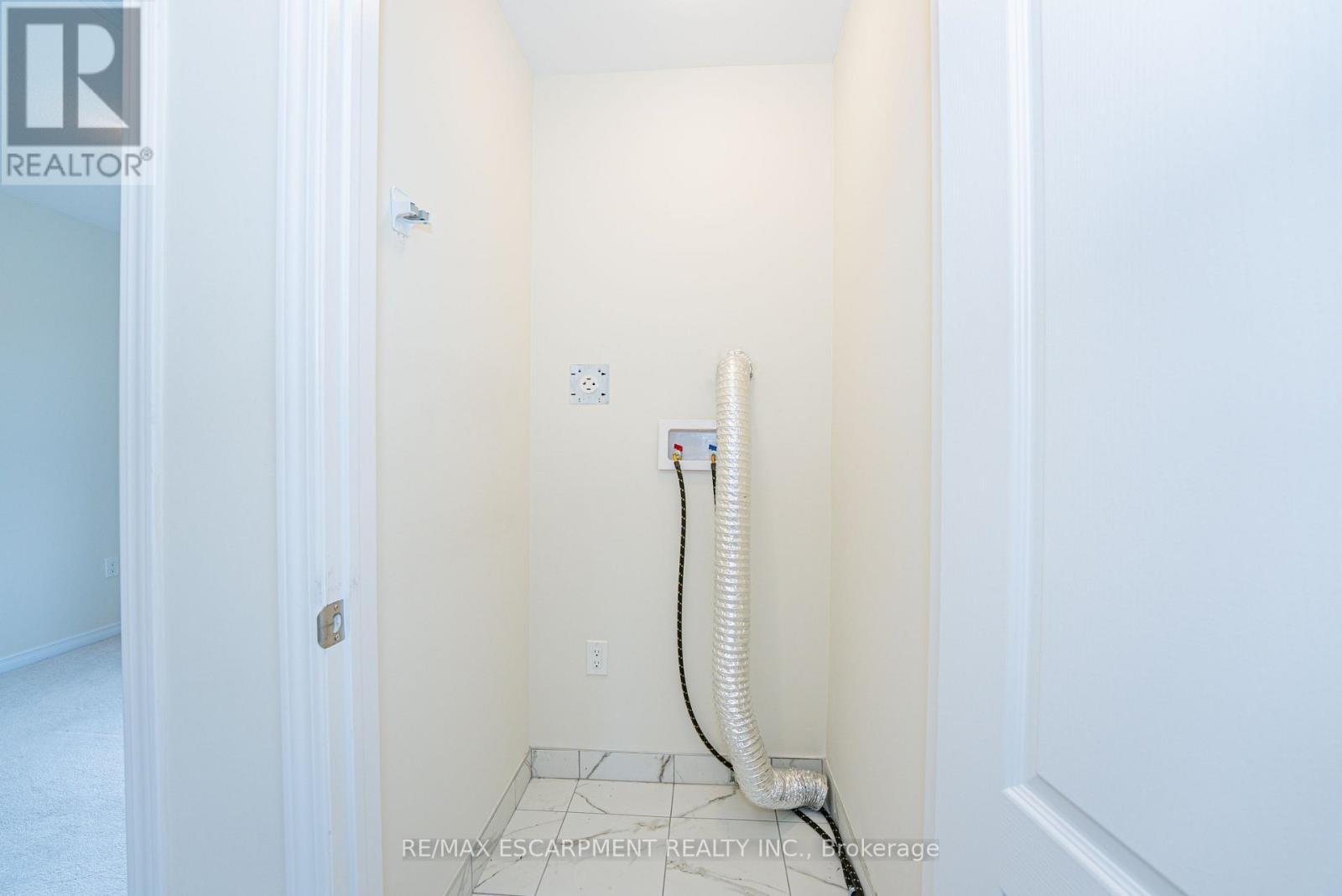 41 Utter Place, Hamilton, ON - Indoor Photo Showing Other Room