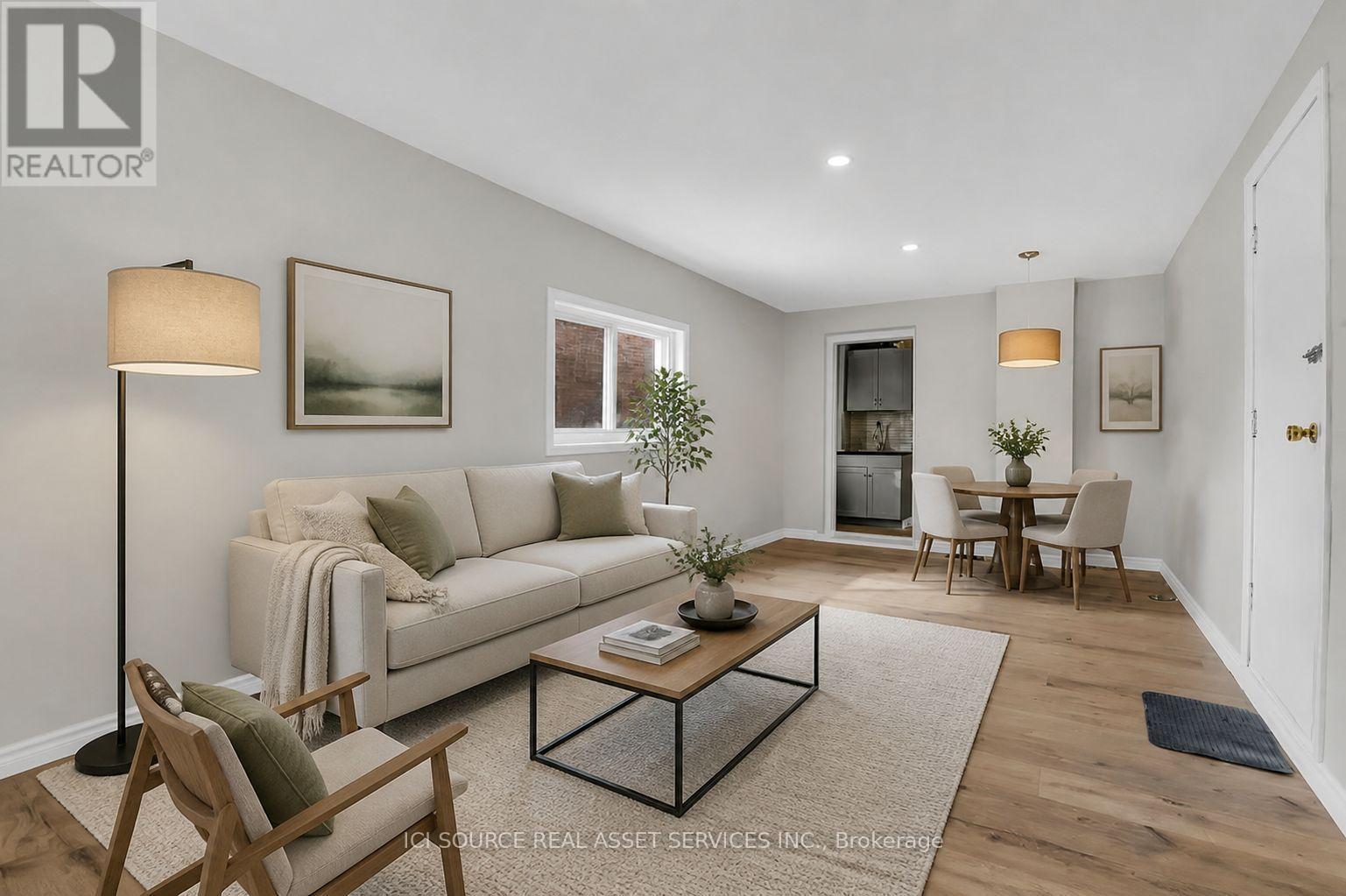 113 Fairmont Avenue, Ottawa, ON - Indoor Photo Showing Living Room