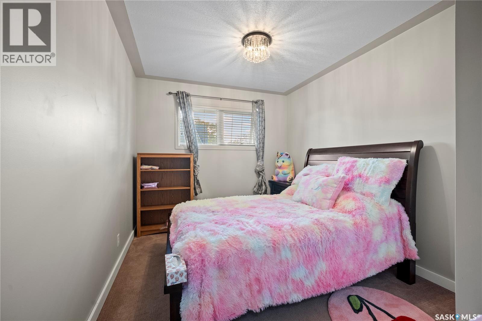 405 4Th Avenue Ne, Moose Jaw, SK - Indoor Photo Showing Bedroom