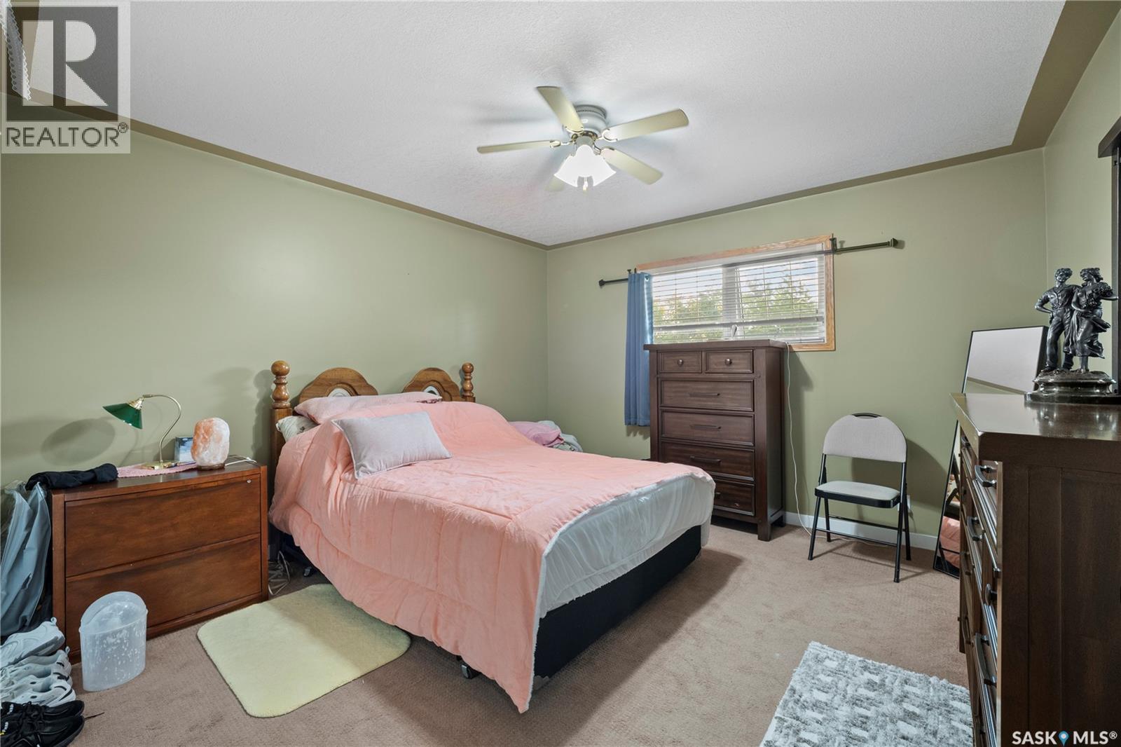 405 4Th Avenue Ne, Moose Jaw, SK - Indoor Photo Showing Bedroom