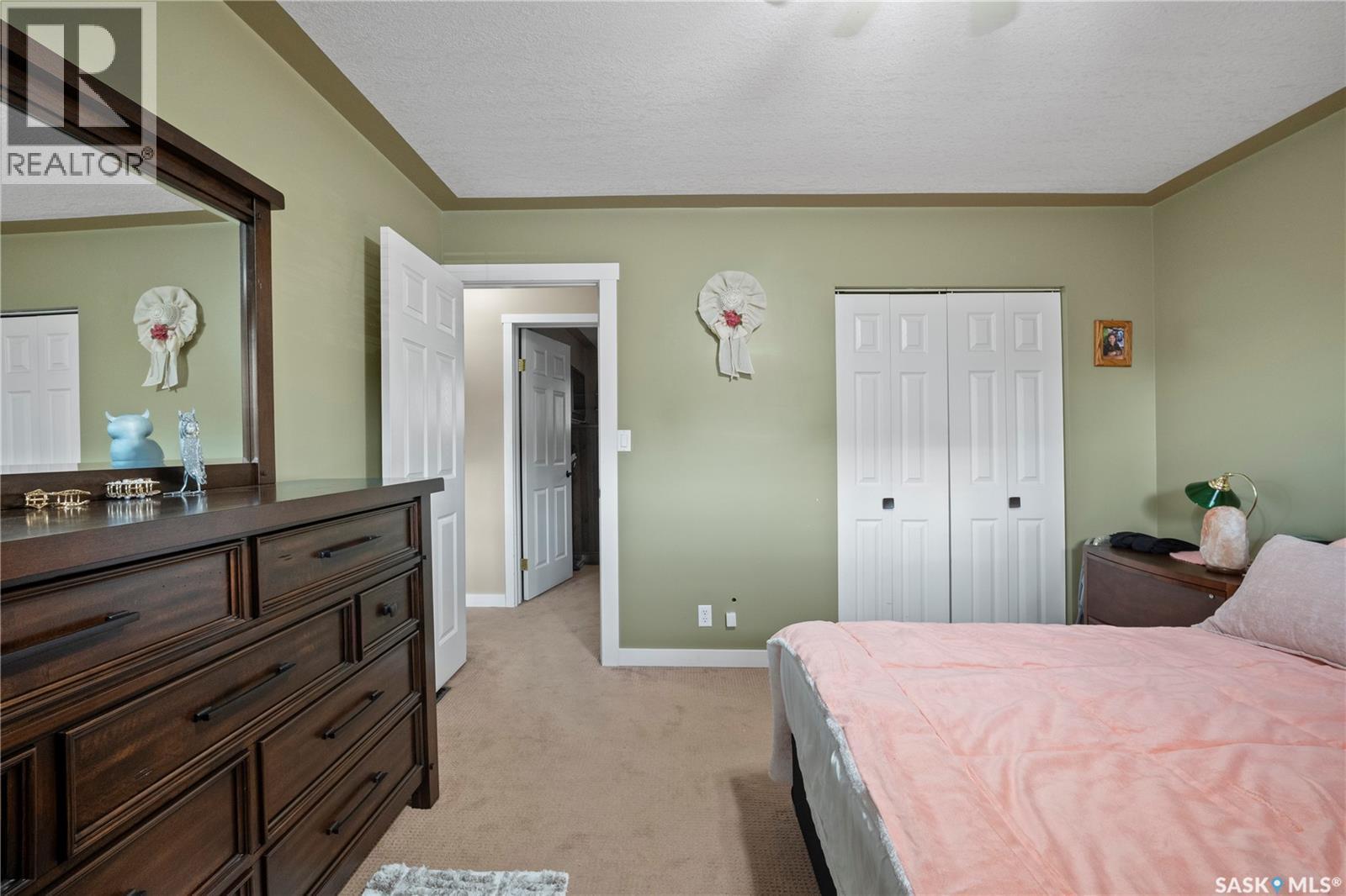 405 4Th Avenue Ne, Moose Jaw, SK - Indoor Photo Showing Bedroom