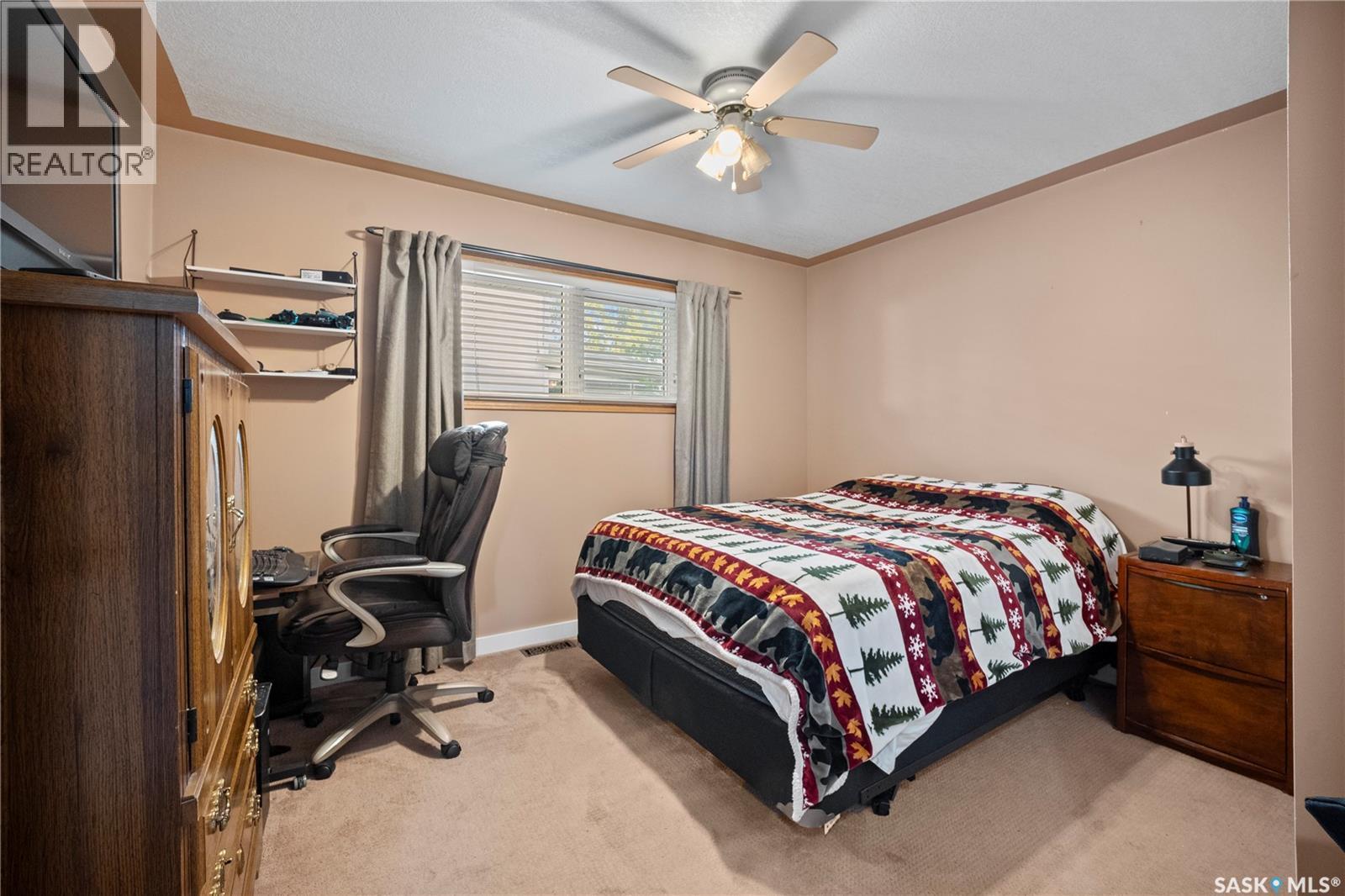 405 4Th Avenue Ne, Moose Jaw, SK - Indoor Photo Showing Bedroom
