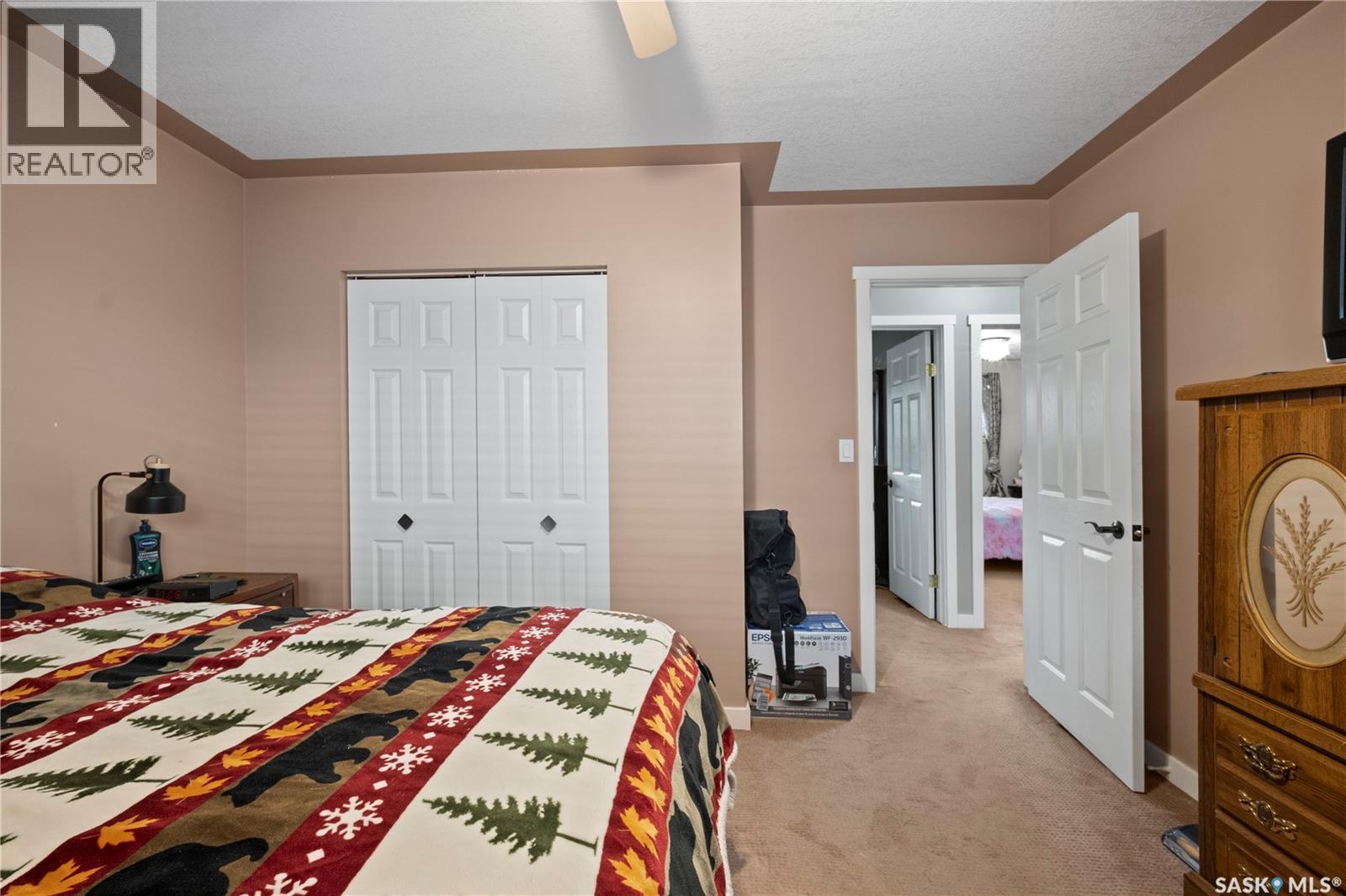 405 4Th Avenue Ne, Moose Jaw, SK - Indoor Photo Showing Bedroom