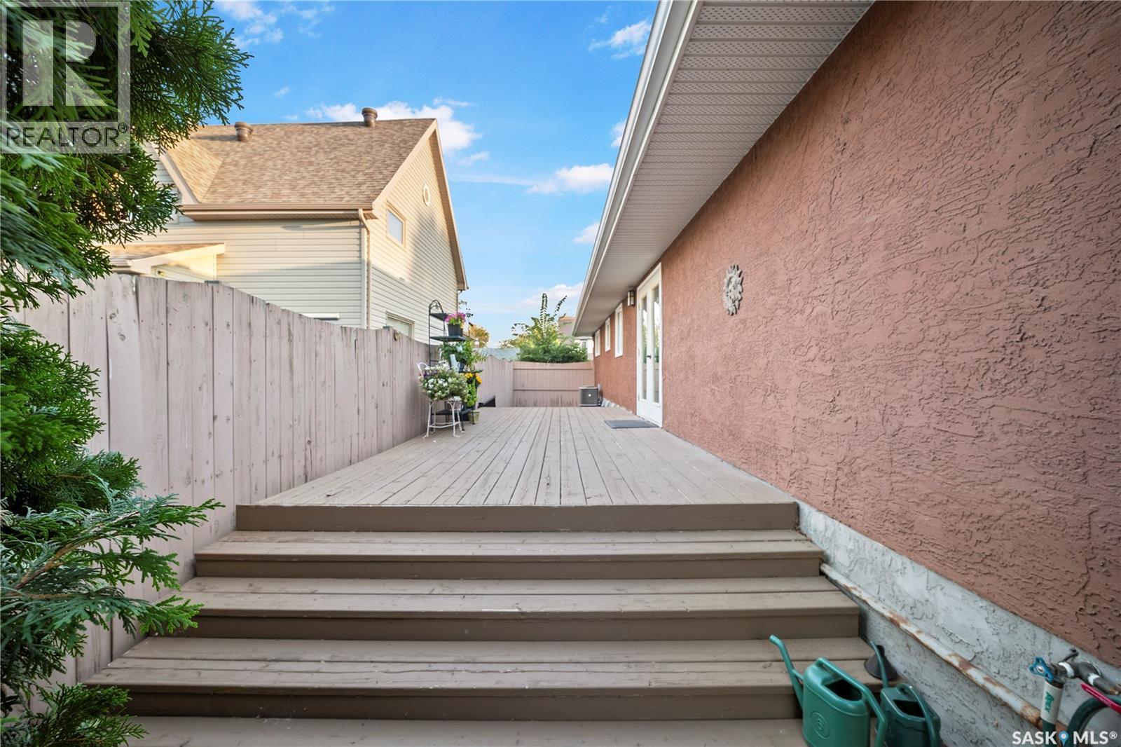 405 4Th Avenue Ne, Moose Jaw, SK - Outdoor With Exterior
