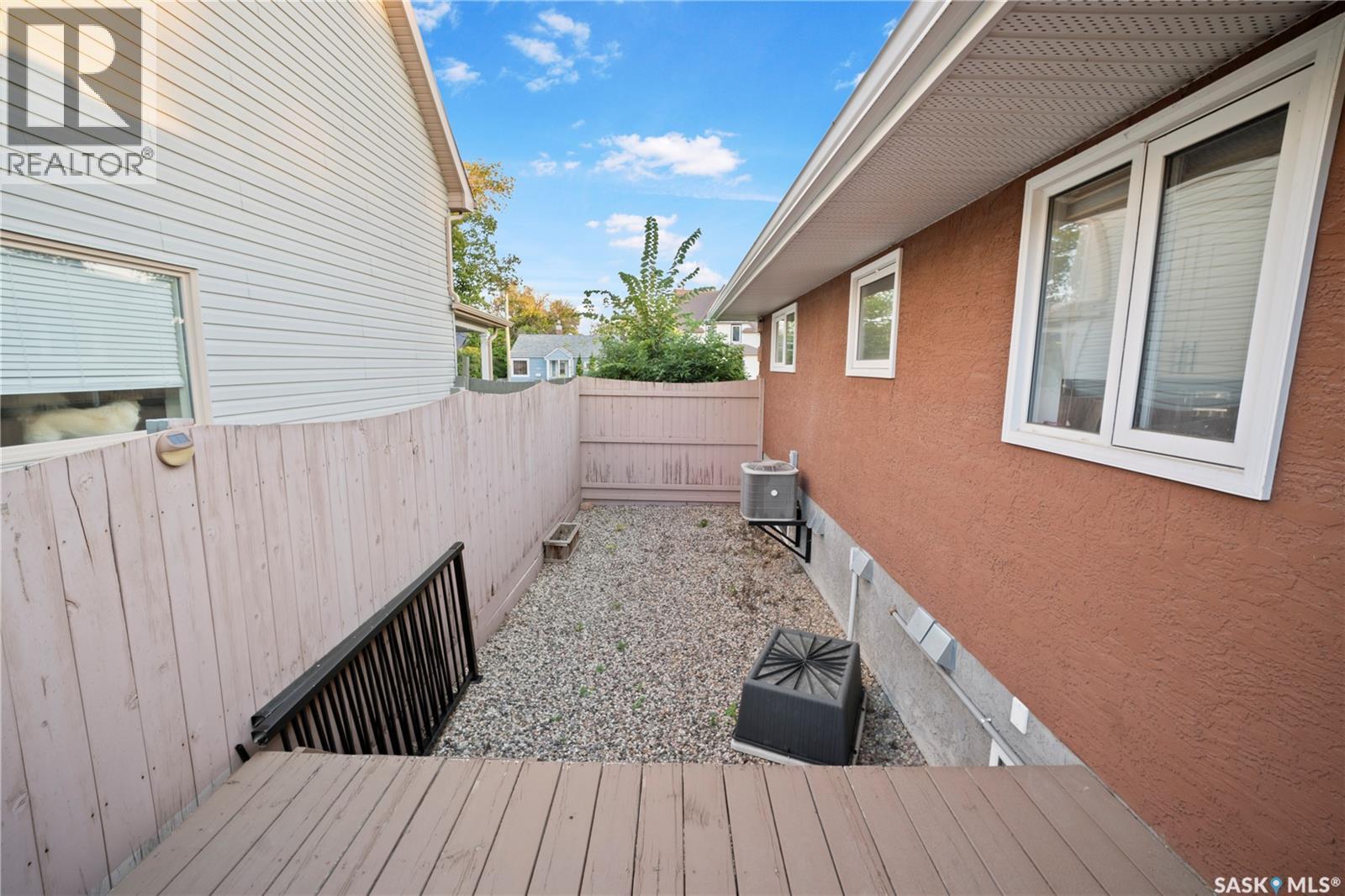 405 4Th Avenue Ne, Moose Jaw, SK - Outdoor With Exterior
