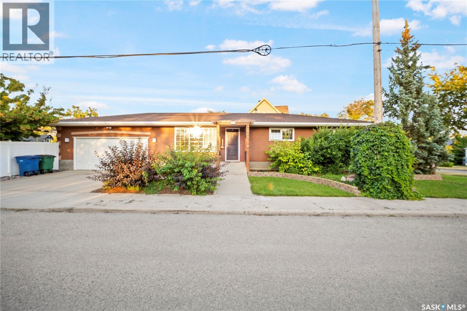 405 4Th Avenue Ne, Moose Jaw, SK - Outdoor