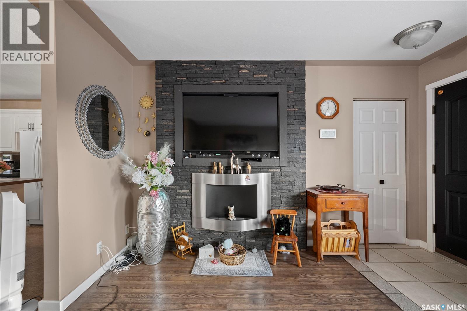 405 4Th Avenue Ne, Moose Jaw, SK - Indoor With Fireplace