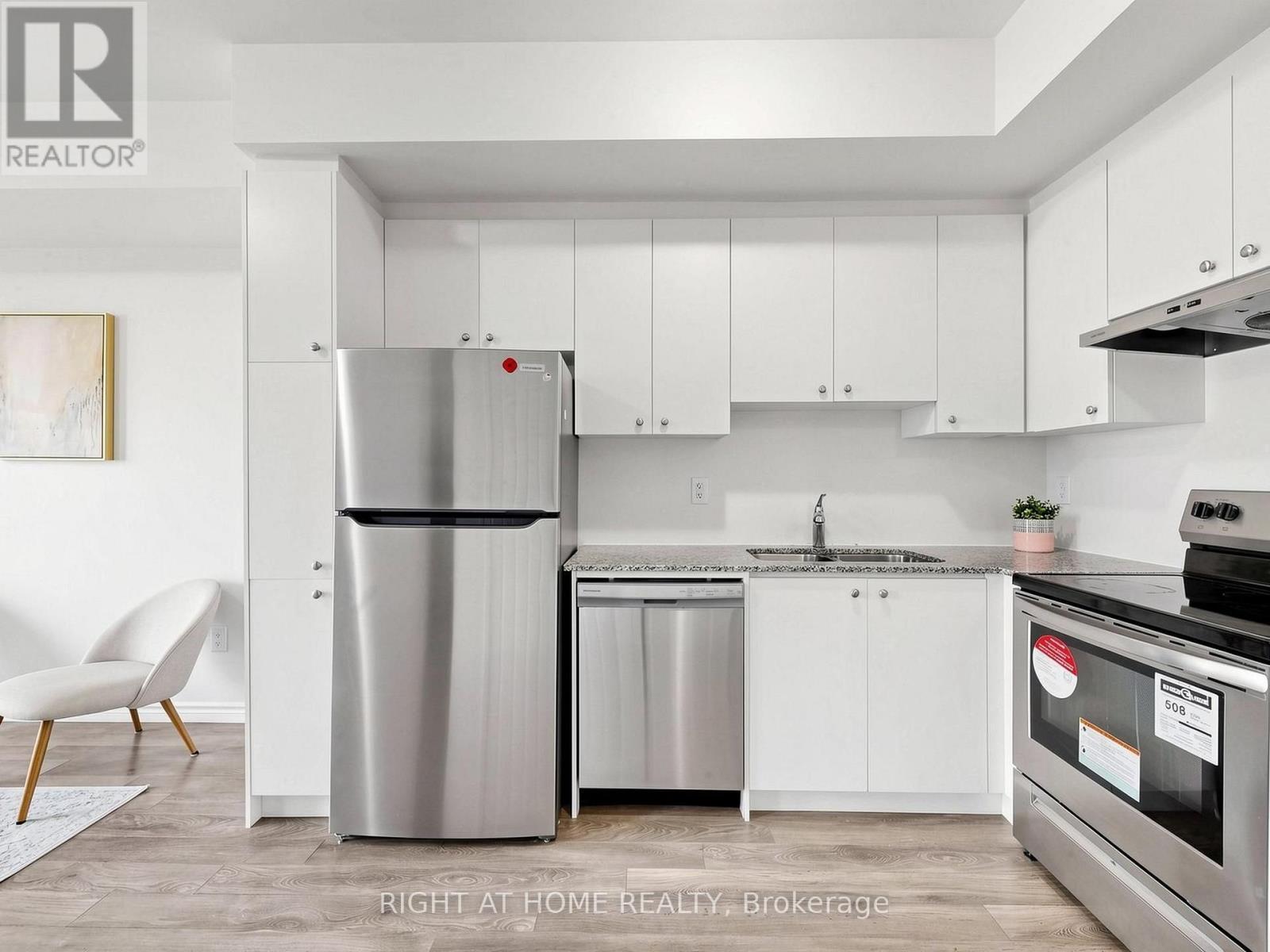 129 - 1081 Danforth Road, Toronto, ON - Indoor Photo Showing Kitchen With Stainless Steel Kitchen