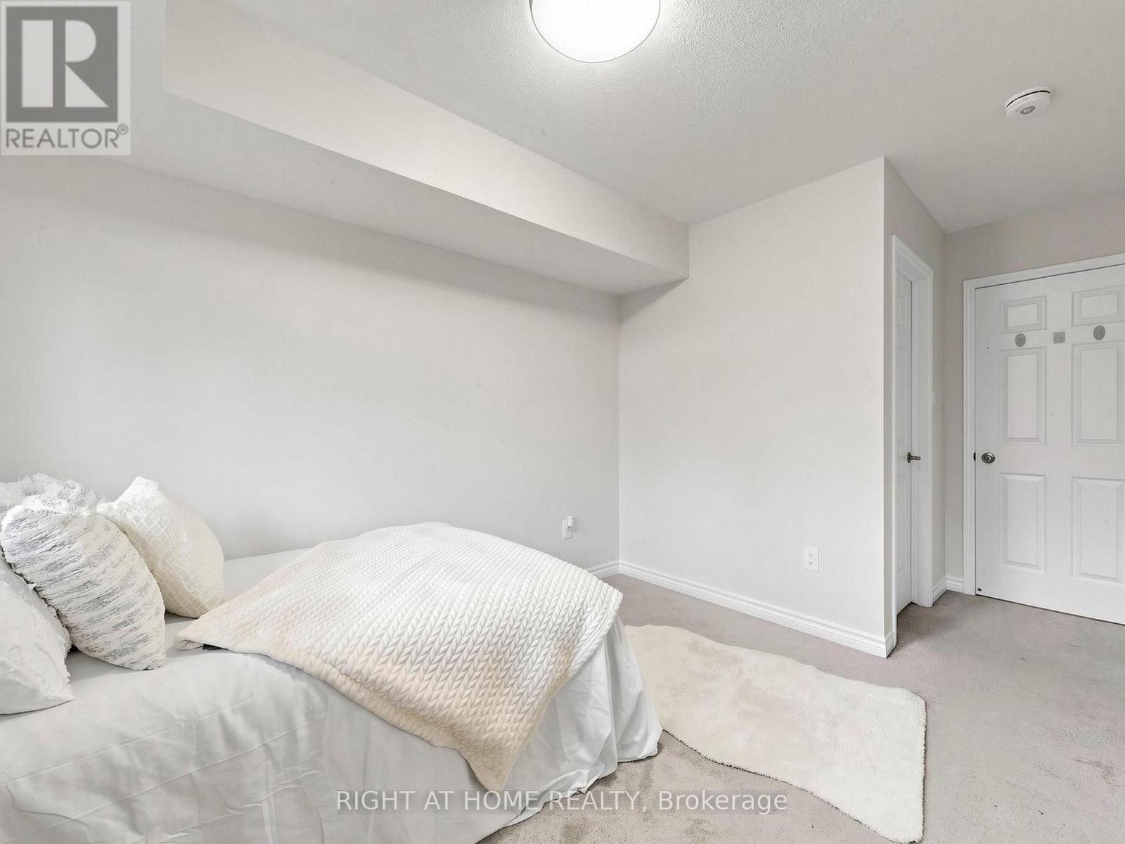 129 - 1081 Danforth Road, Toronto, ON - Indoor Photo Showing Bedroom