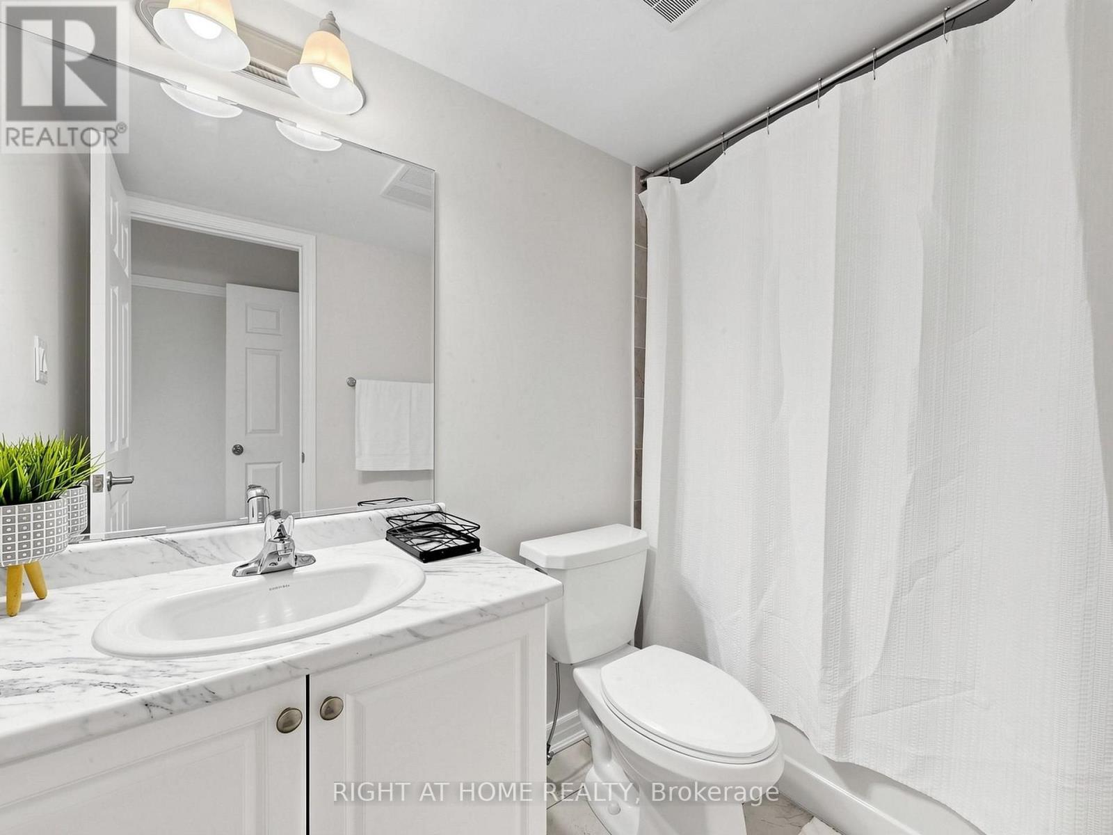 129 - 1081 Danforth Road, Toronto, ON - Indoor Photo Showing Bathroom