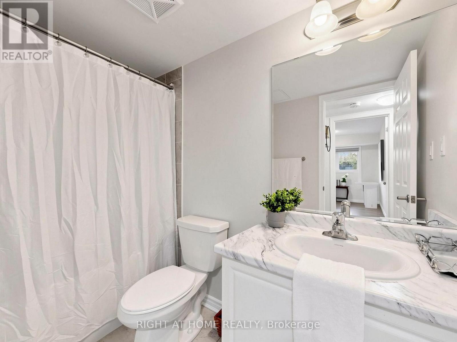 129 - 1081 Danforth Road, Toronto, ON - Indoor Photo Showing Bathroom