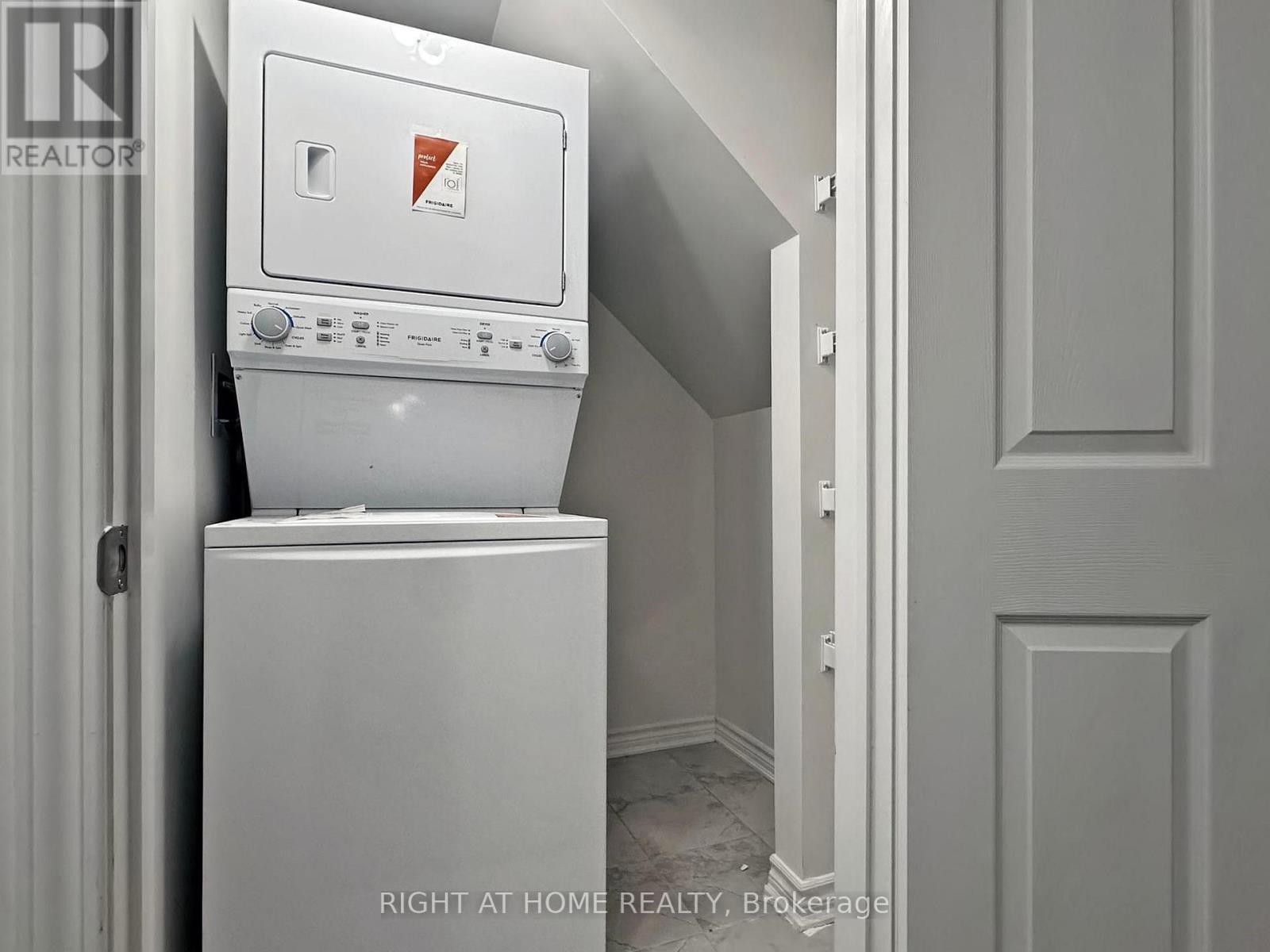 129 - 1081 Danforth Road, Toronto, ON - Indoor Photo Showing Laundry Room