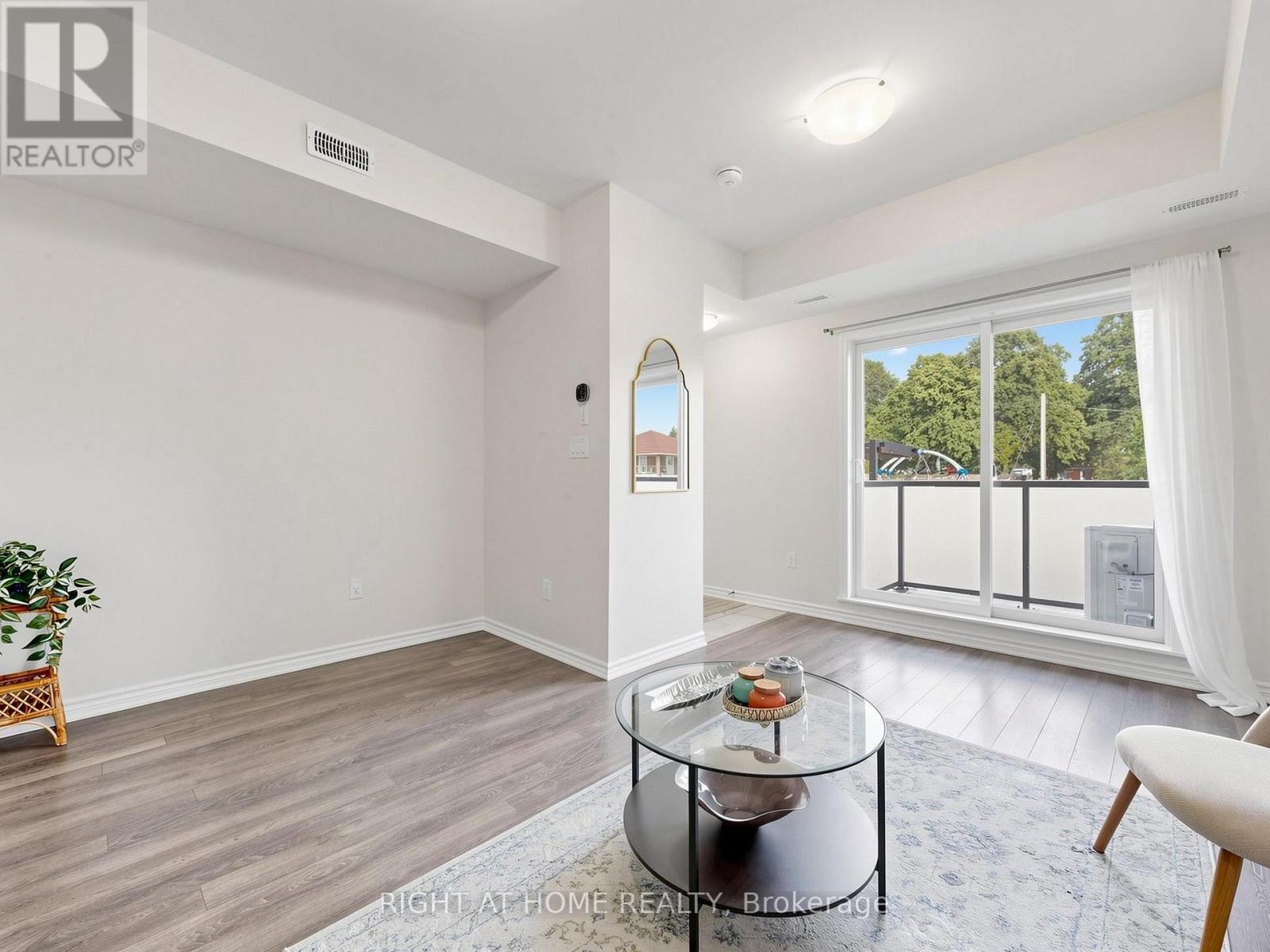 129 - 1081 Danforth Road, Toronto, ON - Indoor Photo Showing Living Room