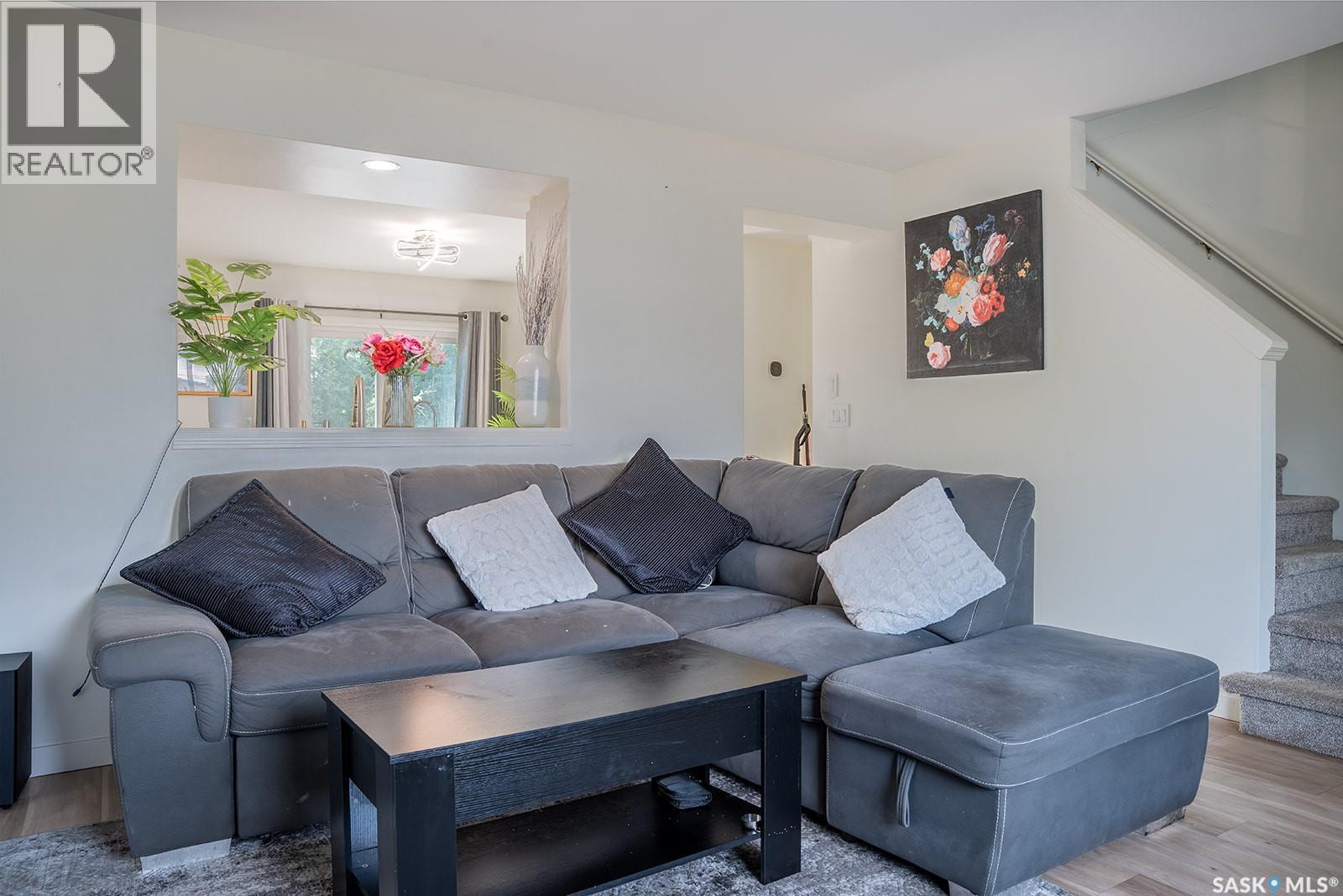 542 Carter Way, Saskatoon, SK - Indoor Photo Showing Living Room
