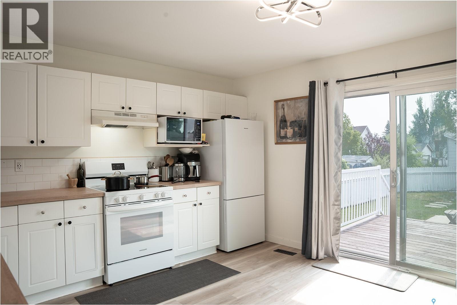 542 Carter Way, Saskatoon, SK - Indoor Photo Showing Kitchen