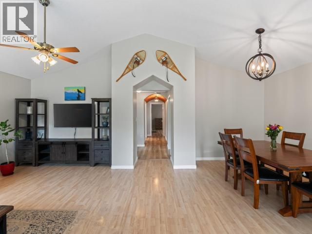 27 12Th Avenue, Whitehorse, YT - Indoor Photo Showing Dining Room