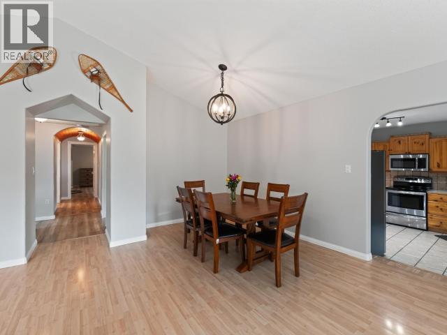 27 12Th Avenue, Whitehorse, YT - Indoor Photo Showing Dining Room