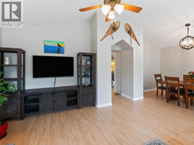 27 12Th Avenue, Whitehorse, YT - Indoor Photo Showing Dining Room