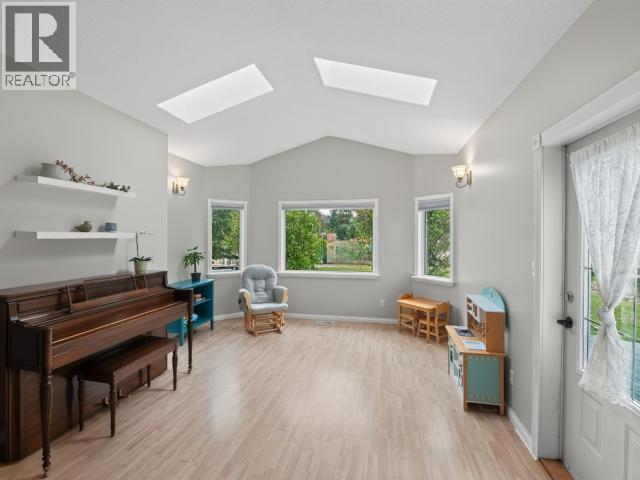 27 12Th Avenue, Whitehorse, YT - Indoor Photo Showing Other Room