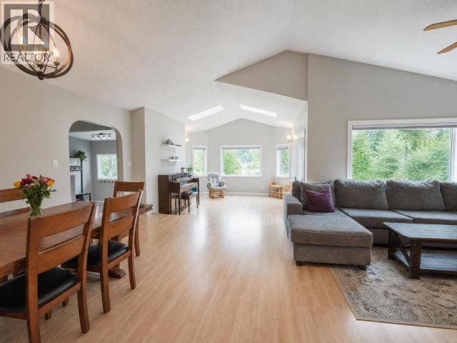 27 12Th Avenue, Whitehorse, YT - Indoor
