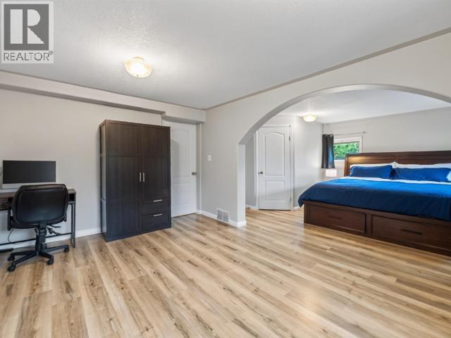27 12Th Avenue, Whitehorse, YT - Indoor Photo Showing Bedroom