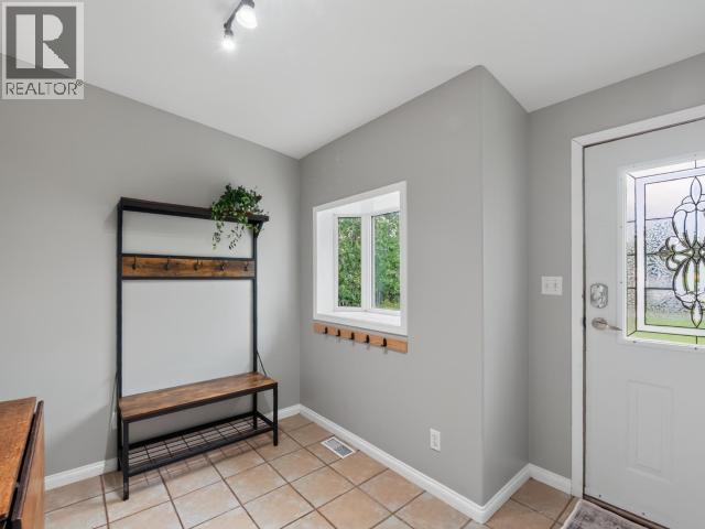 27 12Th Avenue, Whitehorse, YT - Indoor Photo Showing Other Room
