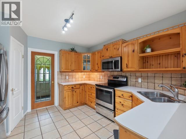 27 12Th Avenue, Whitehorse, YT - Indoor Photo Showing Kitchen With Double Sink