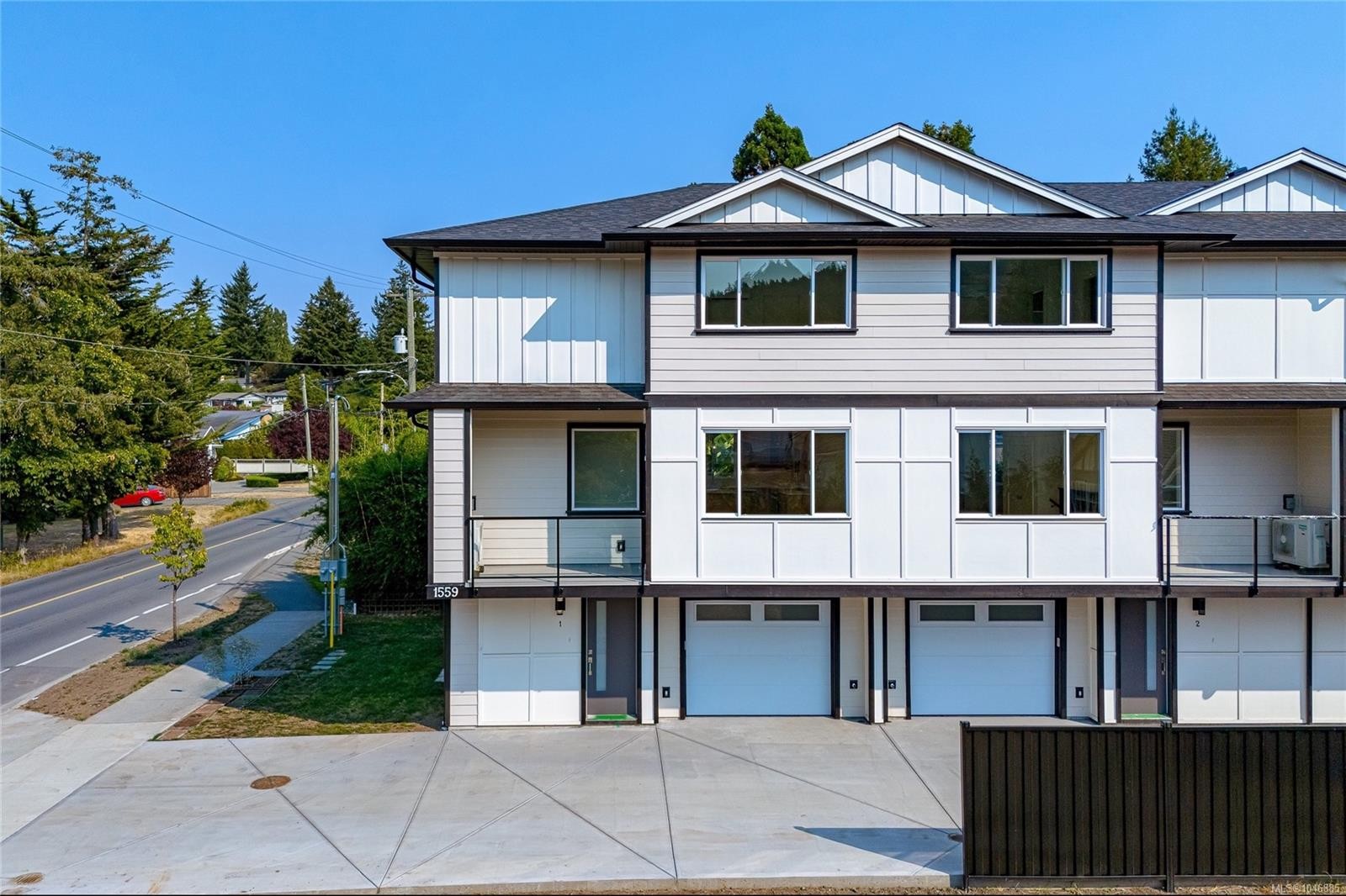 #1-1559 Ash Rd, Saanich, BC