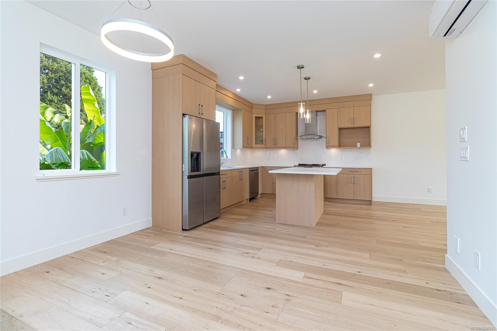 #1-1559 Ash Rd, Saanich, BC