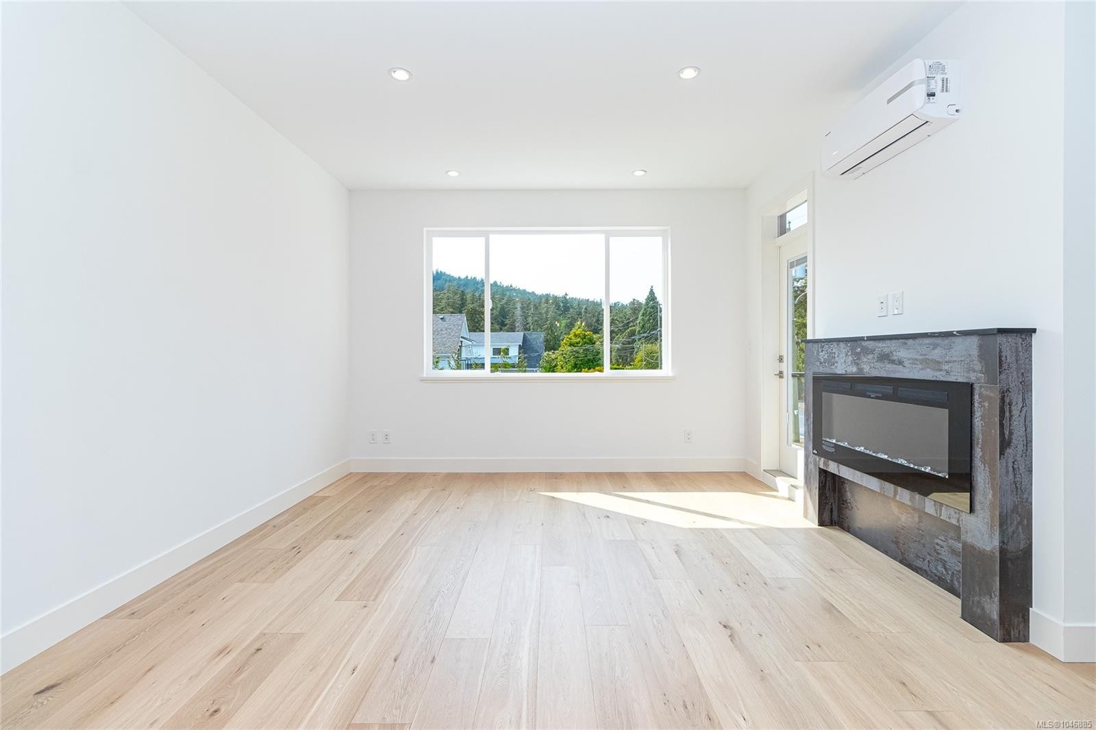 #1-1559 Ash Rd, Saanich, BC