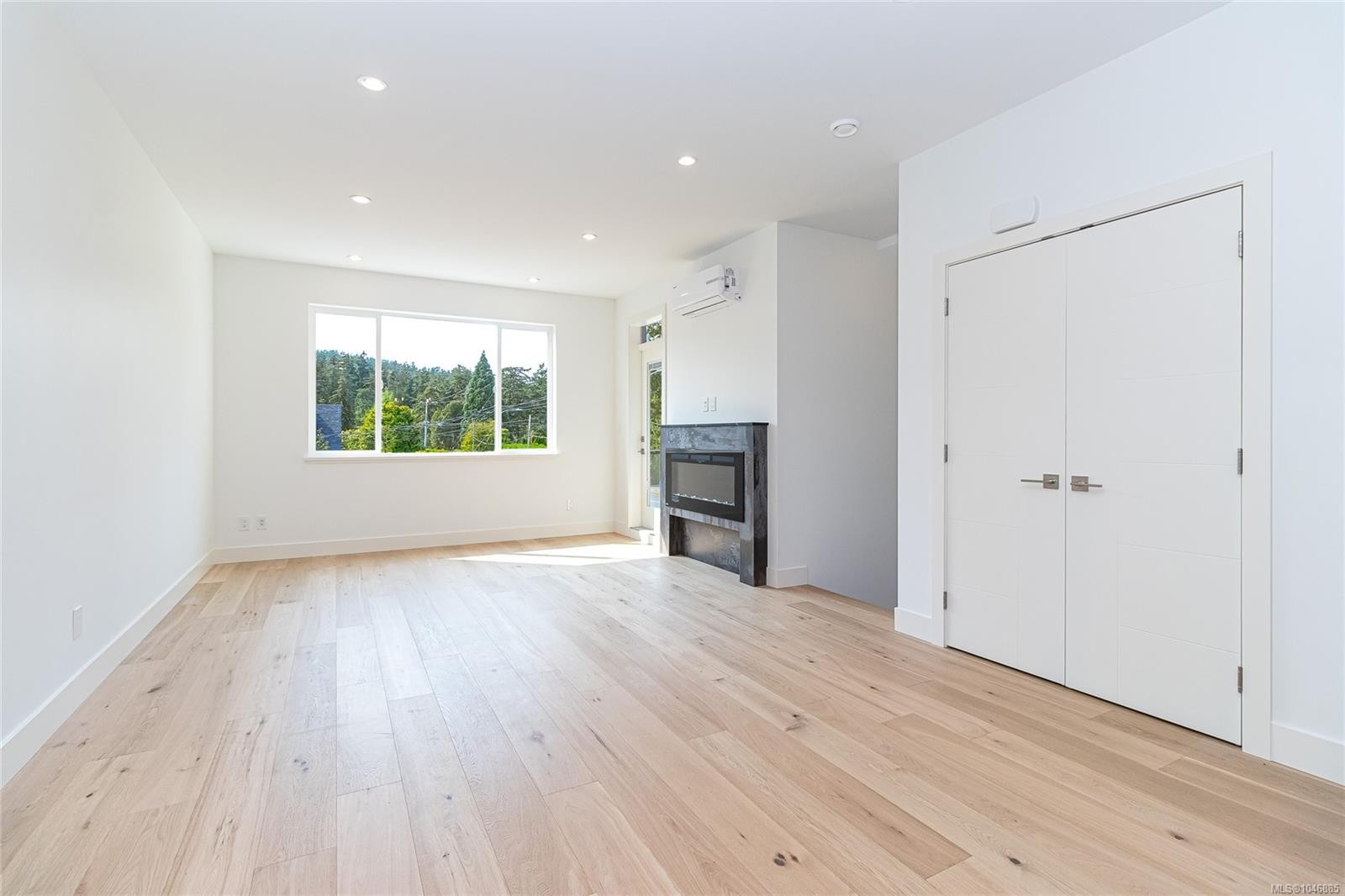 #1-1559 Ash Rd, Saanich, BC