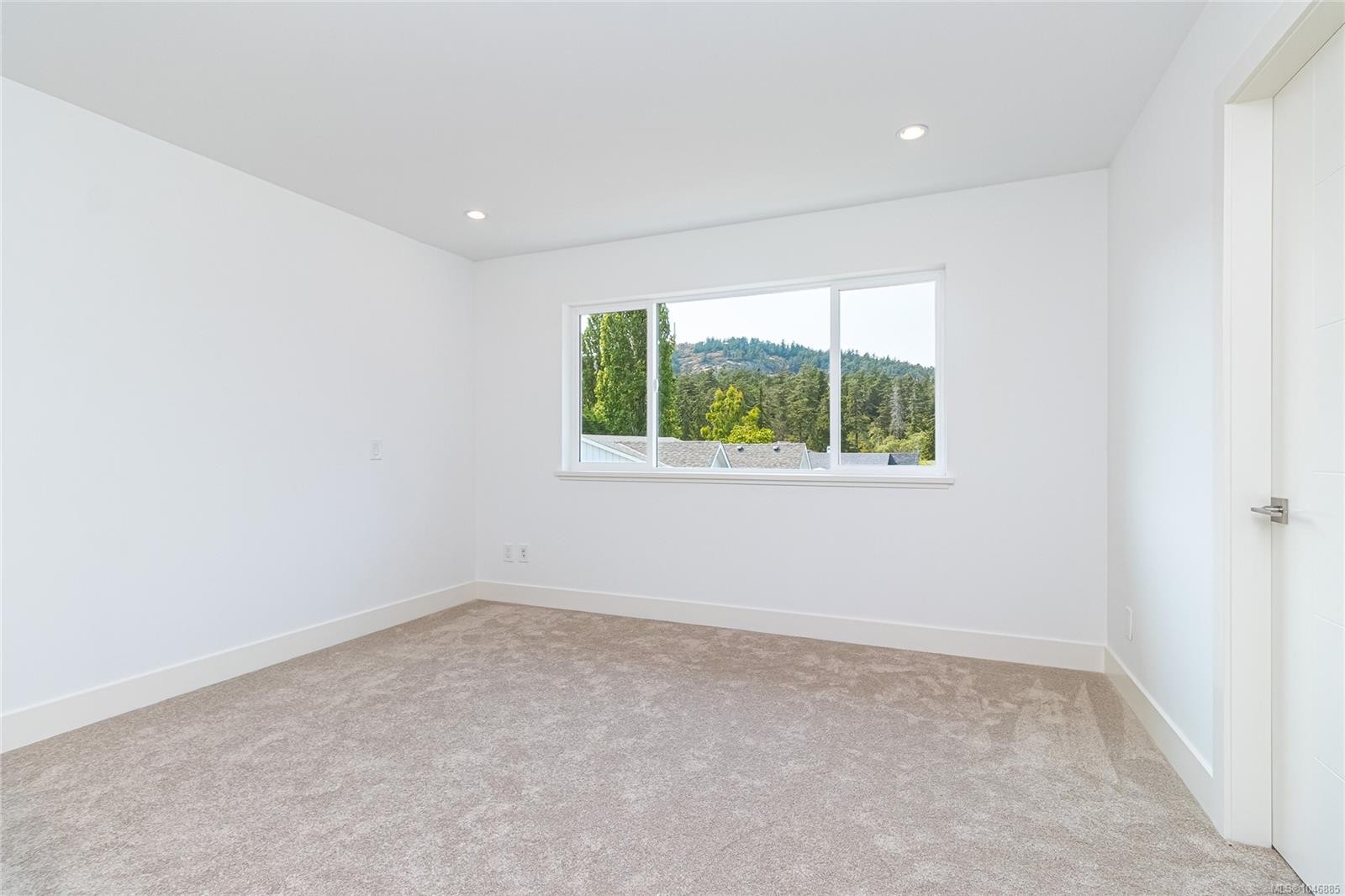 #1-1559 Ash Rd, Saanich, BC