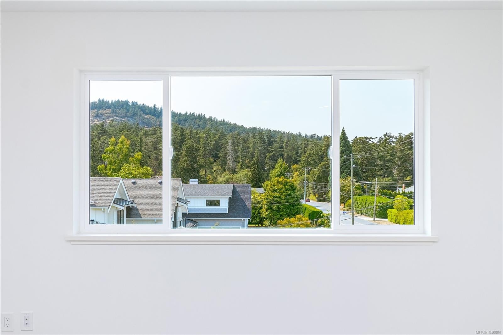 #1-1559 Ash Rd, Saanich, BC