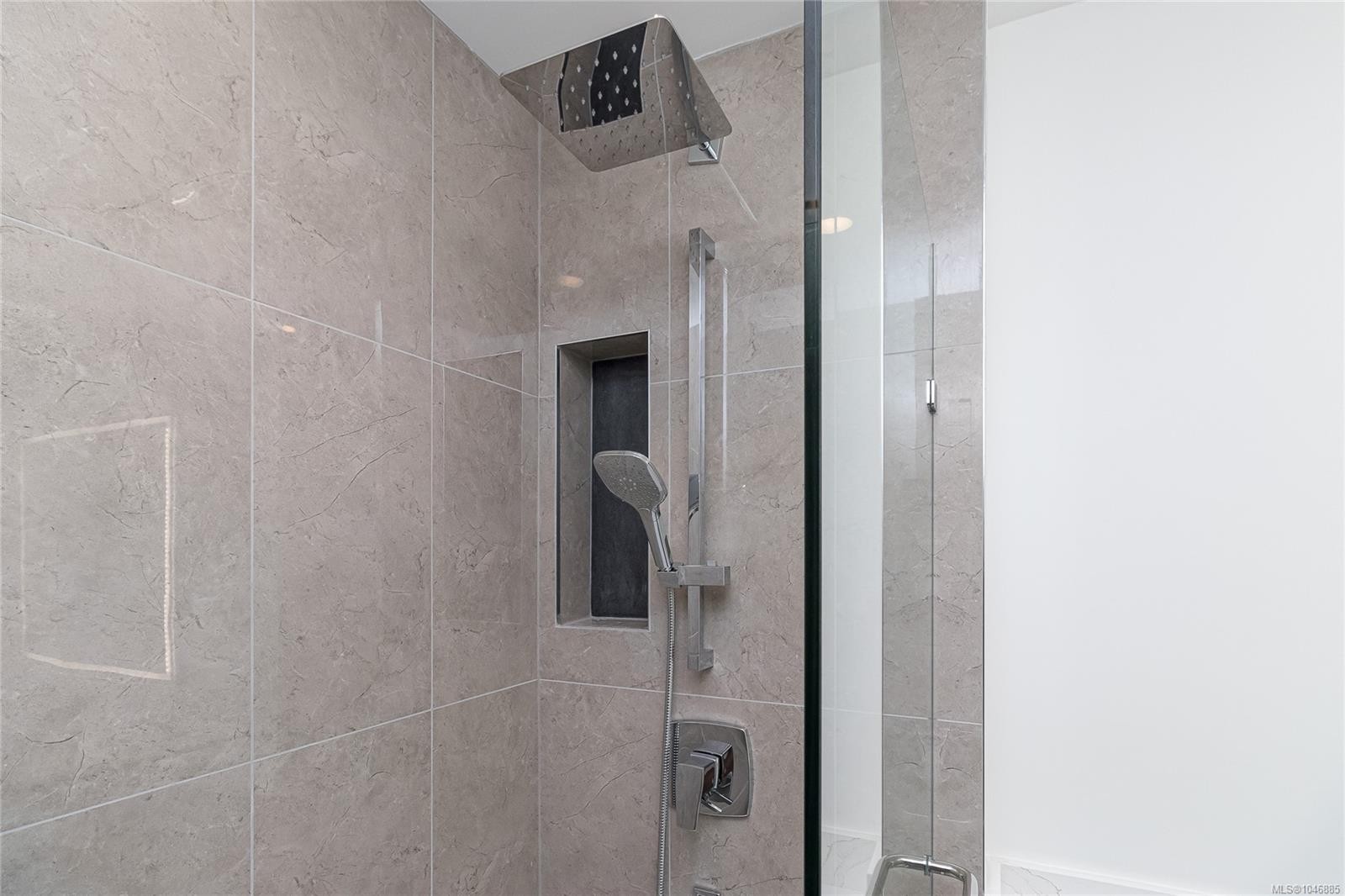 #1-1559 Ash Rd, Saanich, BC