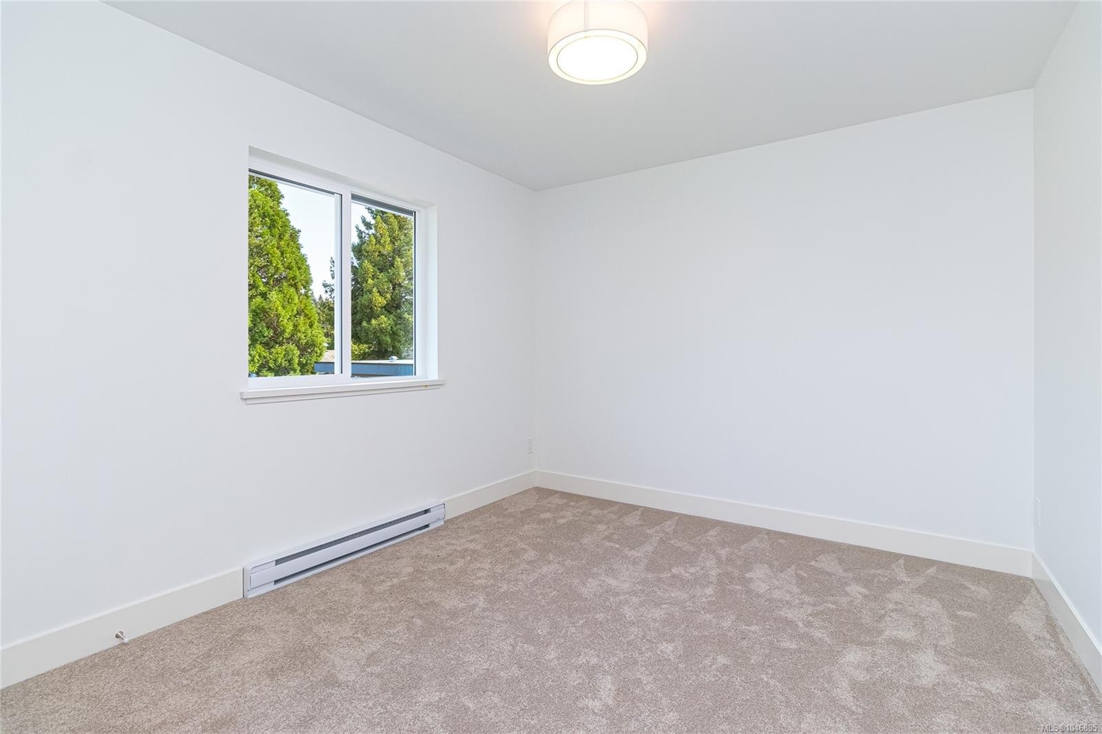 #1-1559 Ash Rd, Saanich, BC